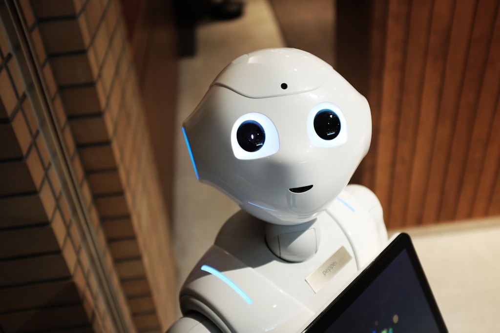 2026年7月AI数字人工具横评:HeyGen/D-ID/蝉镜/腾讯智影/剪映数字人 Pepper 服务机器人:数字人正走进商业服务场景